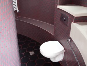 Устройство туалета и раковины в доме-шаре — пример монтажа сантехники.