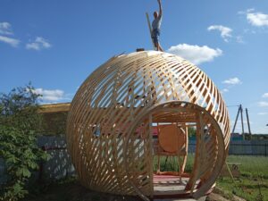 Процесс постройки дома-шара: от фундамента до крыши.